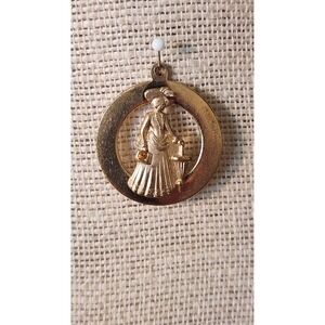 Avon Vintage 1/10 10k Gold Filled Victorian Lady Charm Large Round Pendant